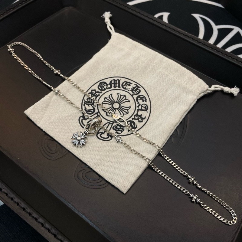 Ch*0me He**ts necklaces